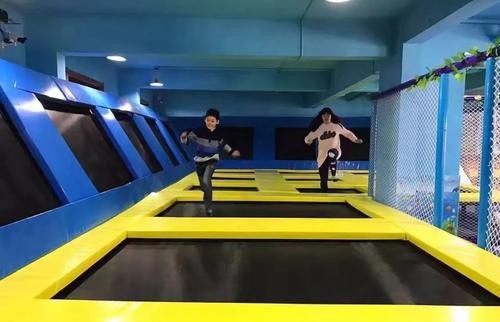 西城小型蹦床